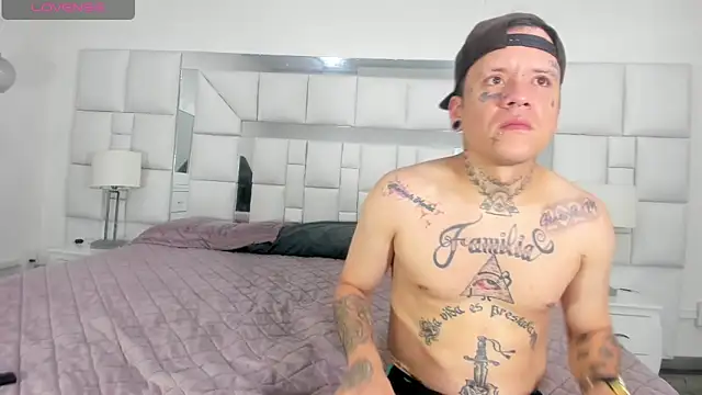 Snapshot of Dangerous_couple_ chatting on October 28, 2025, 7:13 pm Dangerous couple  online show from October 28, 2025, 7:13 pm