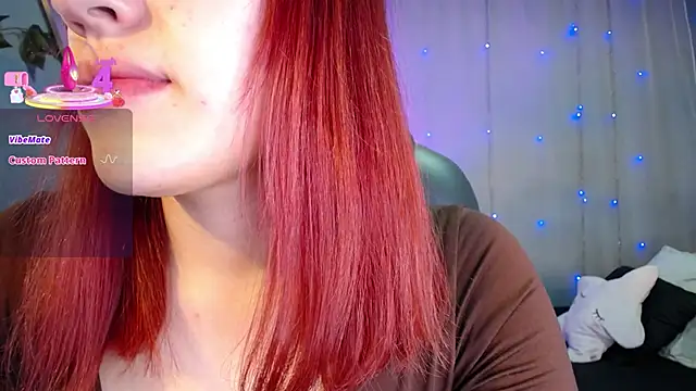 Snapshot of Lulugh_ chatting on October 22, 2025, 7:24 pm Lulugh online show from October 22, 2025, 7:24 pm