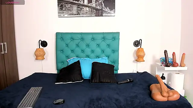 juliana 13 online show from November 6, 2025, 7:18 pm