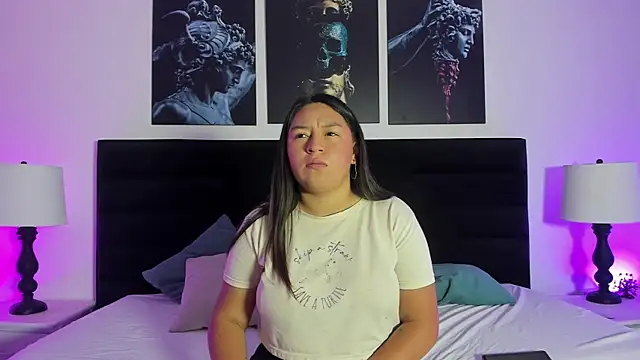 Snapshot of BellaRoux1 chatting on September 19, 2025, 12:09 pm BellaRoux1 online show from September 19, 2025, 12:09 pm