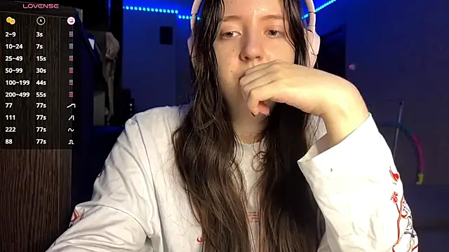 LauretteRagar online show from October 1, 2025, 5:17 pm