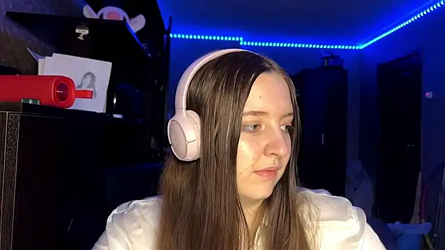 LauretteRagar online show from September 16, 2025, 6:09 pm