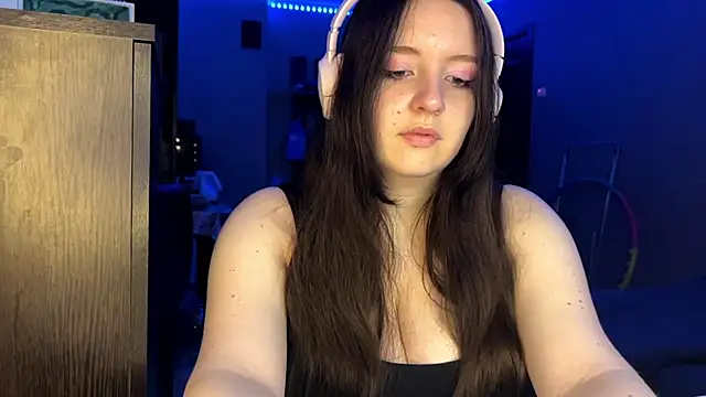 LauretteRagar online show from October 7, 2025, 6:31 pm