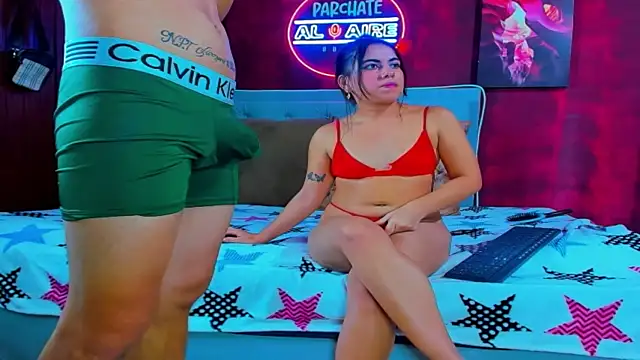 Snapshot of dereck_and_julie chatting on October 21, 2025, 2:00 am dereck and julie online show from October 21, 2025, 2:00 am