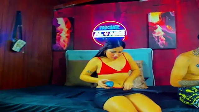 Snapshot of dereck_and_julie chatting on October 14, 2025, 2:45 am dereck and julie online show from October 14, 2025, 2:45 am