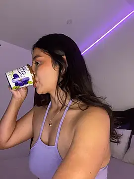 Snapshot of MiaAlarie chatting on February 8, 2026, 6:44 am MiaAlarie online show from February 8, 2026, 6:44 am