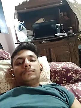 yung cplz online show from October 8, 2025, 11:01 am