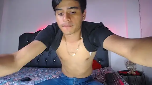 Snapshot of Charlie_Cock_ chatting on October 21, 2025, 9:03 pm Charlie Cock  online show from October 21, 2025, 9:03 pm