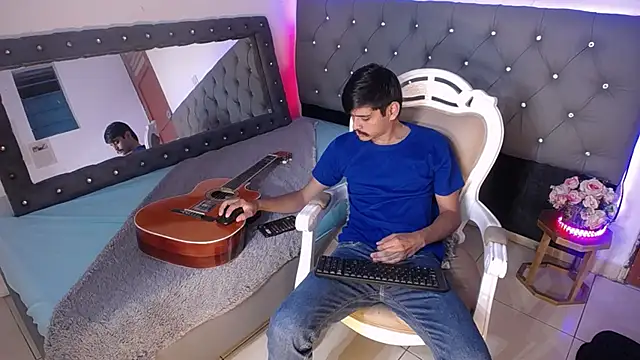 Snapshot of Charlie_Cock_ chatting on September 9, 2025, 3:38 am Charlie Cock  online show from September 9, 2025, 3:38 am