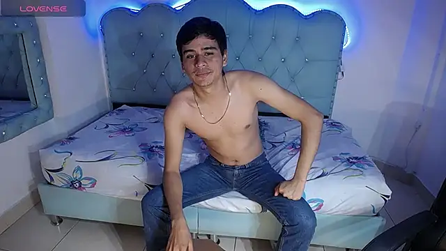 Snapshot of Charlie_Cock_ chatting on October 23, 2025, 4:11 am Charlie Cock  online show from October 23, 2025, 4:11 am