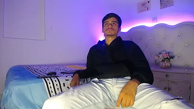 Snapshot of Charlie_Cock_ chatting on October 7, 2025, 6:03 am Charlie Cock  online show from October 7, 2025, 6:03 am