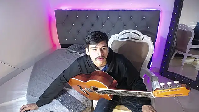 Snapshot of Charlie_Cock_ chatting on September 13, 2025, 4:01 am Charlie Cock  online show from September 13, 2025, 4:01 am