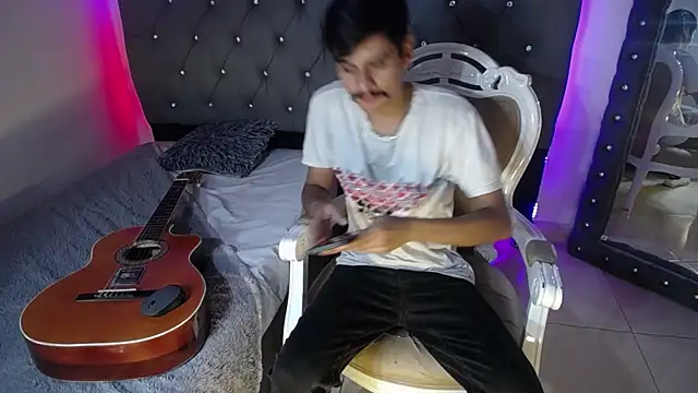 Snapshot of Charlie_Cock_ chatting on September 14, 2025, 4:13 am Charlie Cock  online show from September 14, 2025, 4:13 am