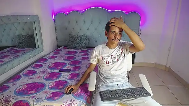 Snapshot of Charlie_Cock_ chatting on September 12, 2025, 4:34 am Charlie Cock  online show from September 12, 2025, 4:34 am