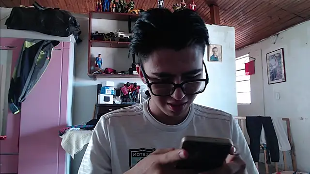Snapshot of BADBOY200402 chatting on October 9, 2025, 8:20 pm BADBOY200402 online show from October 9, 2025, 8:20 pm