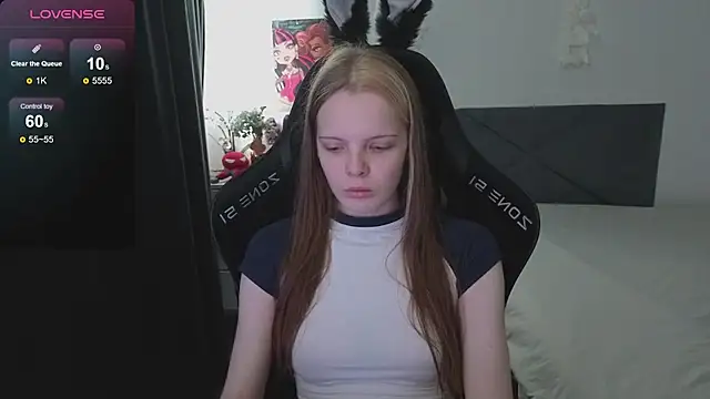 Snapshot of Luna_Navy chatting on September 23, 2025, 9:16 am Luna Navy online show from September 23, 2025, 9:16 am