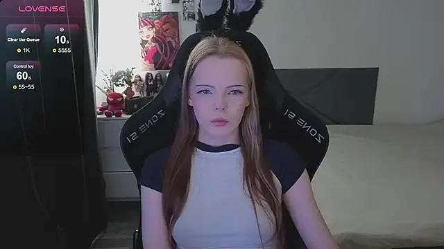 Snapshot of Luna_Navy chatting on October 21, 2025, 9:30 am Luna Navy online show from October 21, 2025, 9:30 am