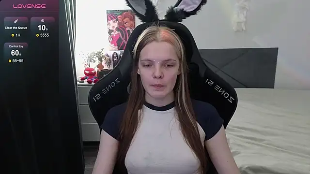 Snapshot of Luna_Navy chatting on September 20, 2025, 8:41 am Luna Navy online show from September 20, 2025, 8:41 am