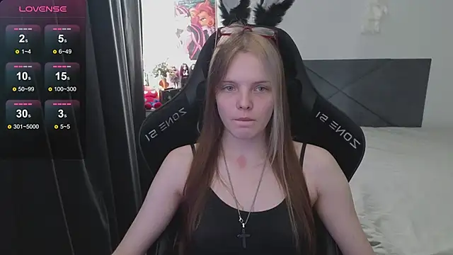 Snapshot of Luna_Navy chatting on September 28, 2025, 8:32 am Luna Navy online show from September 28, 2025, 8:32 am