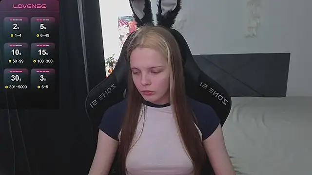 Snapshot of Luna_Navy chatting on September 21, 2025, 9:03 am Luna Navy online show from September 21, 2025, 9:03 am