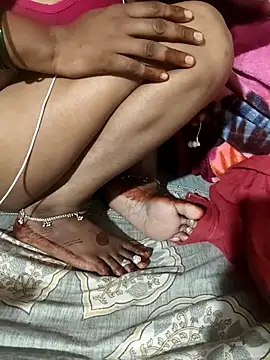 POOJACOUPLE online show from December 4, 2025, 8:08 pm