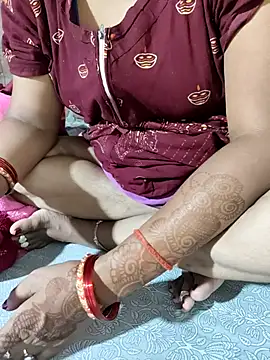 POOJACOUPLE online show from October 27, 2025, 6:09 pm