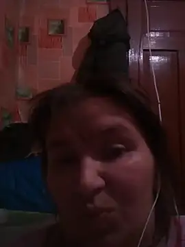 Snapshot of Romashka33011 chatting on November 2, 2025, 5:40 pm Romashka33011 online show from November 2, 2025, 5:40 pm