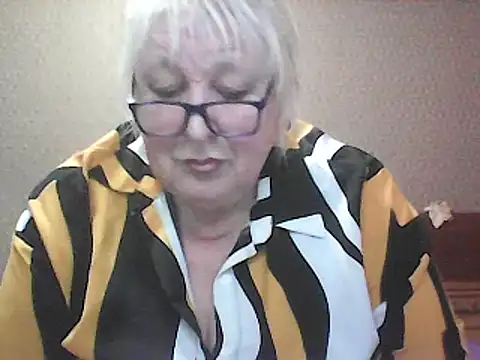 Snapshot of Alexia64231 chatting on October 20, 2025, 4:18 pm Alexia64231 online show from October 20, 2025, 4:18 pm