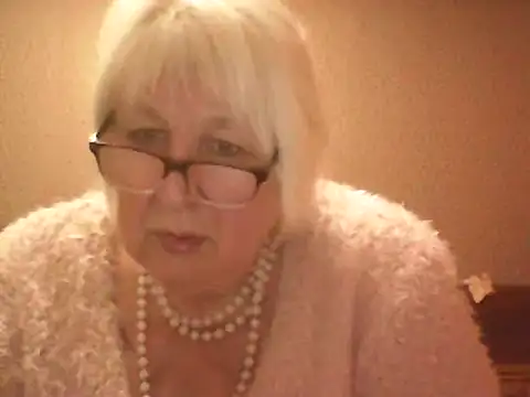 Snapshot of Alexia64231 chatting on October 21, 2025, 4:28 pm Alexia64231 online show from October 21, 2025, 4:28 pm