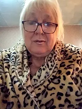 Snapshot of Alexia64231 chatting on October 28, 2025, 7:29 am Alexia64231 online show from October 28, 2025, 7:29 am