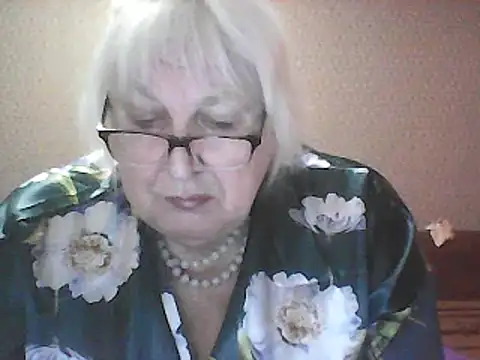 Snapshot of Alexia64231 chatting on October 20, 2025, 4:14 am Alexia64231 online show from October 20, 2025, 4:14 am