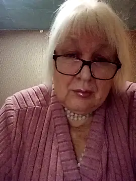 Snapshot of Alexia64231 chatting on October 28, 2025, 7:35 pm Alexia64231 online show from October 28, 2025, 7:35 pm