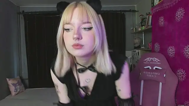 godlikegirlyy online show from September 28, 2025, 1:18 pm