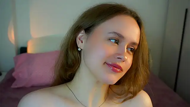 Snapshot of SusannaScholler chatting on October 17, 2025, 6:43 pm SusannaScholler online show from October 17, 2025, 6:43 pm