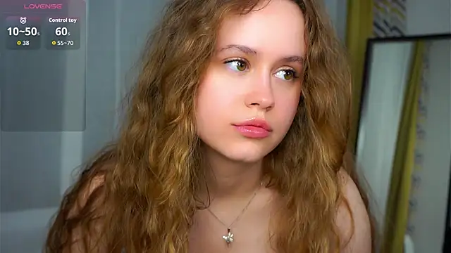 Snapshot of SusannaScholler chatting on October 19, 2025, 6:43 pm SusannaScholler online show from October 19, 2025, 6:43 pm