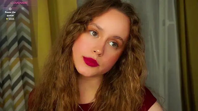 Snapshot of SusannaScholler chatting on September 20, 2025, 5:07 pm SusannaScholler online show from September 20, 2025, 5:07 pm