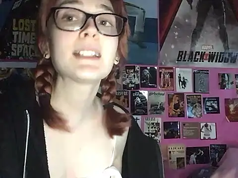 Snapshot of ivysplayhouse chatting on October 17, 2025, 4:42 pm ivysplayhouse online show from October 17, 2025, 4:42 pm