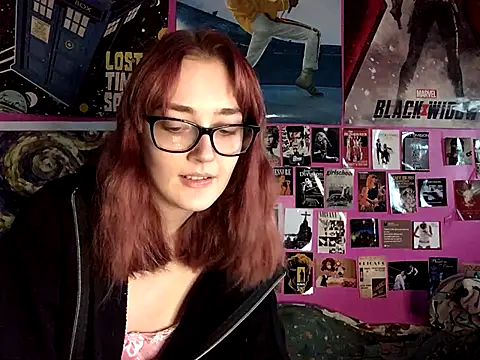 Snapshot of ivysplayhouse chatting on October 24, 2025, 4:39 pm ivysplayhouse online show from October 24, 2025, 4:39 pm