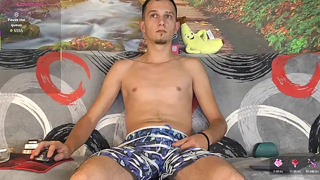 Snapshot of AxelMassimo chatting on October 5, 2025, 2:57 am AxelMassimo online show from October 5, 2025, 2:57 am