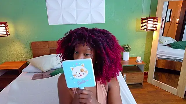 Chocolatte dreams online show from October 18, 2025, 1:02 pm