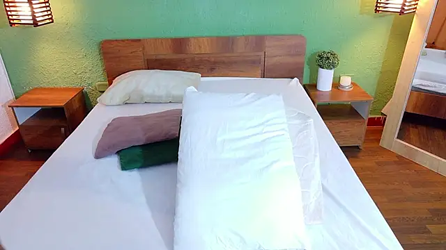 Chocolatte dreams online show from October 1, 2025, 1:15 pm