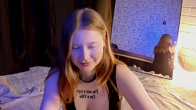 Snapshot of Lillie_Berry chatting on October 8, 2025, 4:36 am Lillie Berry online show from October 8, 2025, 4:36 am