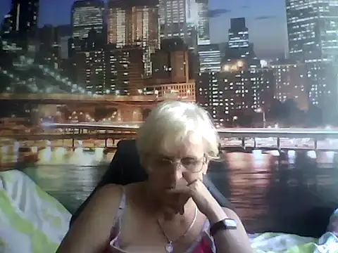 SofiaProklova401 online show from September 15, 2025, 1:33 pm