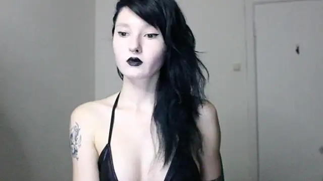 midnightsiren777 online show from November 14, 2025, 9:29 pm