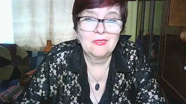 Snapshot of VeronicaGold511 chatting on December 16, 2025, 8:18 am VeronicaGold511 online show from December 16, 2025, 8:18 am