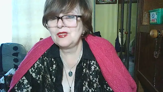 Snapshot of VeronicaGold511 chatting on October 22, 2025, 7:41 am VeronicaGold511 online show from October 22, 2025, 7:41 am