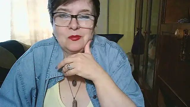 Snapshot of VeronicaGold511 chatting on November 4, 2025, 8:18 am VeronicaGold511 online show from November 4, 2025, 8:18 am