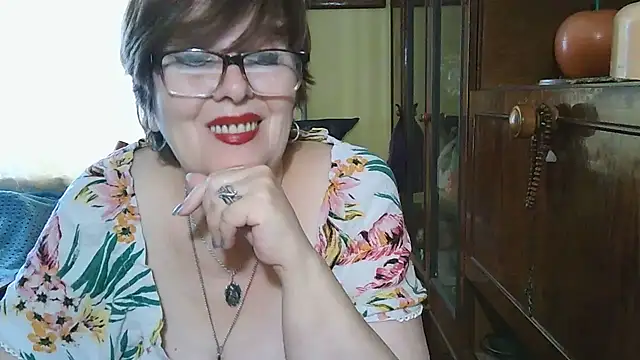 Snapshot of VeronicaGold511 chatting on September 24, 2025, 8:10 am VeronicaGold511 online show from September 24, 2025, 8:10 am