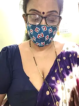 sweet-lotus online show from November 22, 2025, 5:28 am