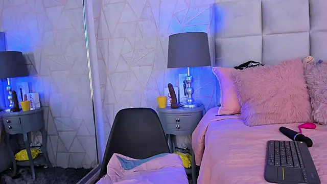 Snapshot of Yara_Bliss_ chatting on February 9, 2026, 2:37 pm Yara Bliss online show from February 9, 2026, 2:37 pm